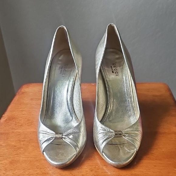 Gucci Women's Metallic Gold Heels - Picture 1 of 5